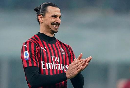 抵达海口！国安旧将与球队汇合