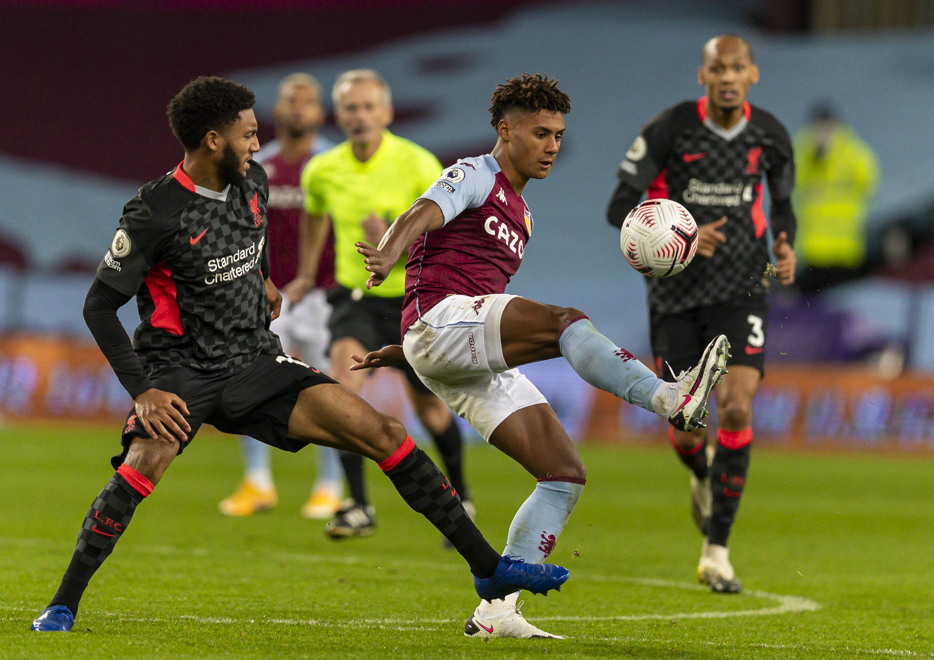 亚军+四强被B组战队无情零封？JDG无畏引热议：一万观众怒评2.3分