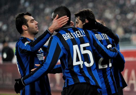 东契奇遭遇冲突细节曝光！斯罗德直奔更衣室，隔人出手，艾顿难以抵挡